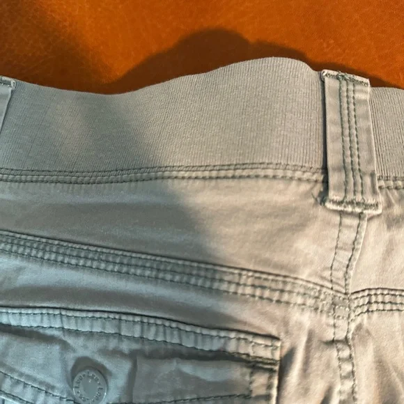 Lee easy fit light gray capris, 10, EUC - Picture 8 of 9